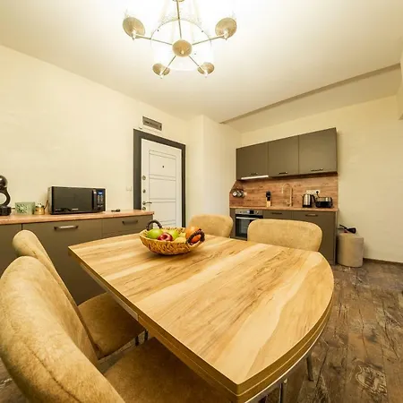 Crown Life Apartment *