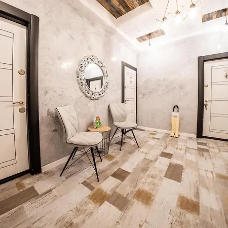 Crown Life Apartment *